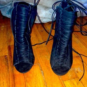 Size 7.5 Bamboo zip up open toe heeled ankle boots